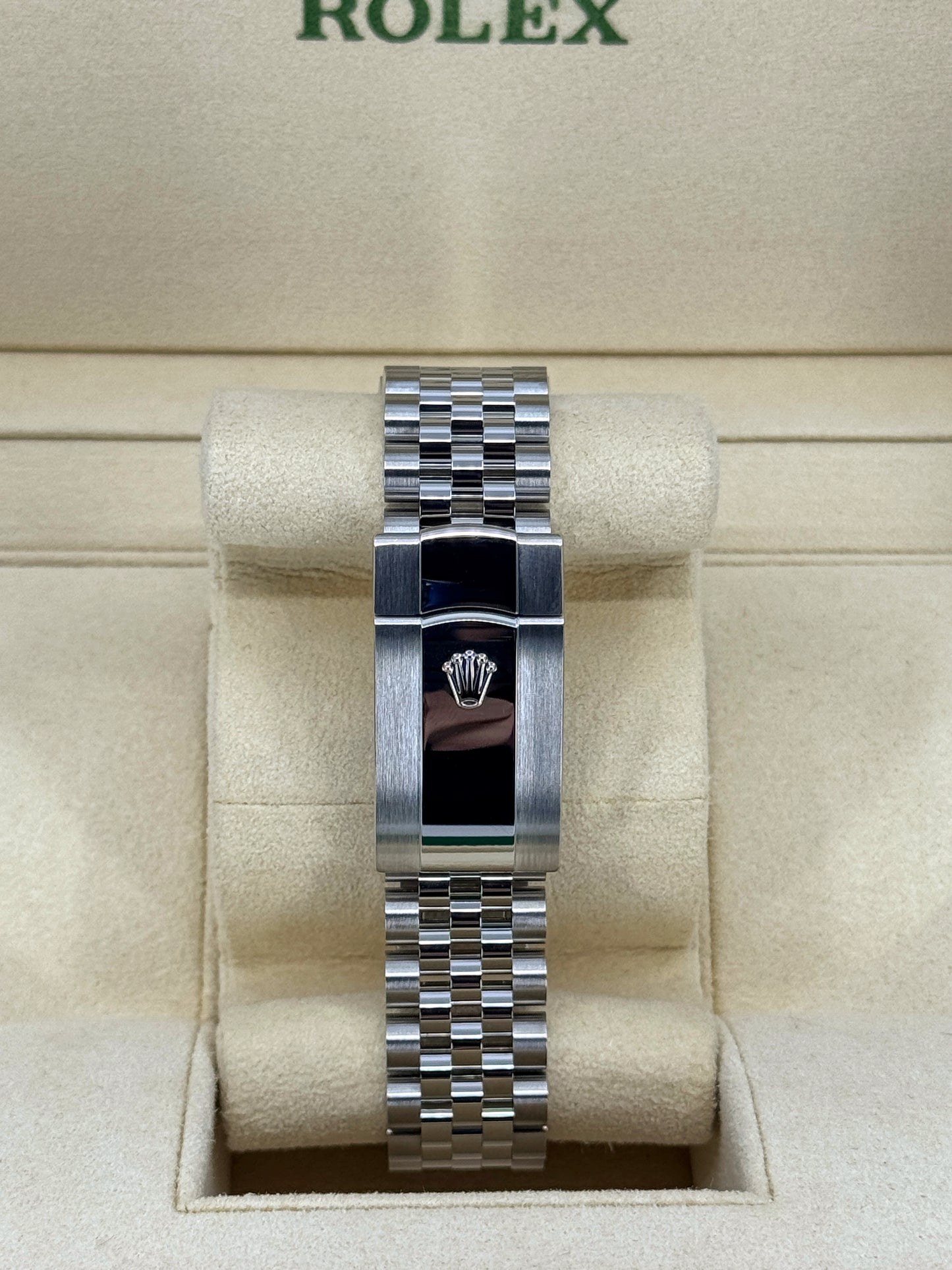 Pre-owned Rolex Datejust 41mm, Stainless Steel, White, Jubilee, Ref# 126334-0010, dated 2024
