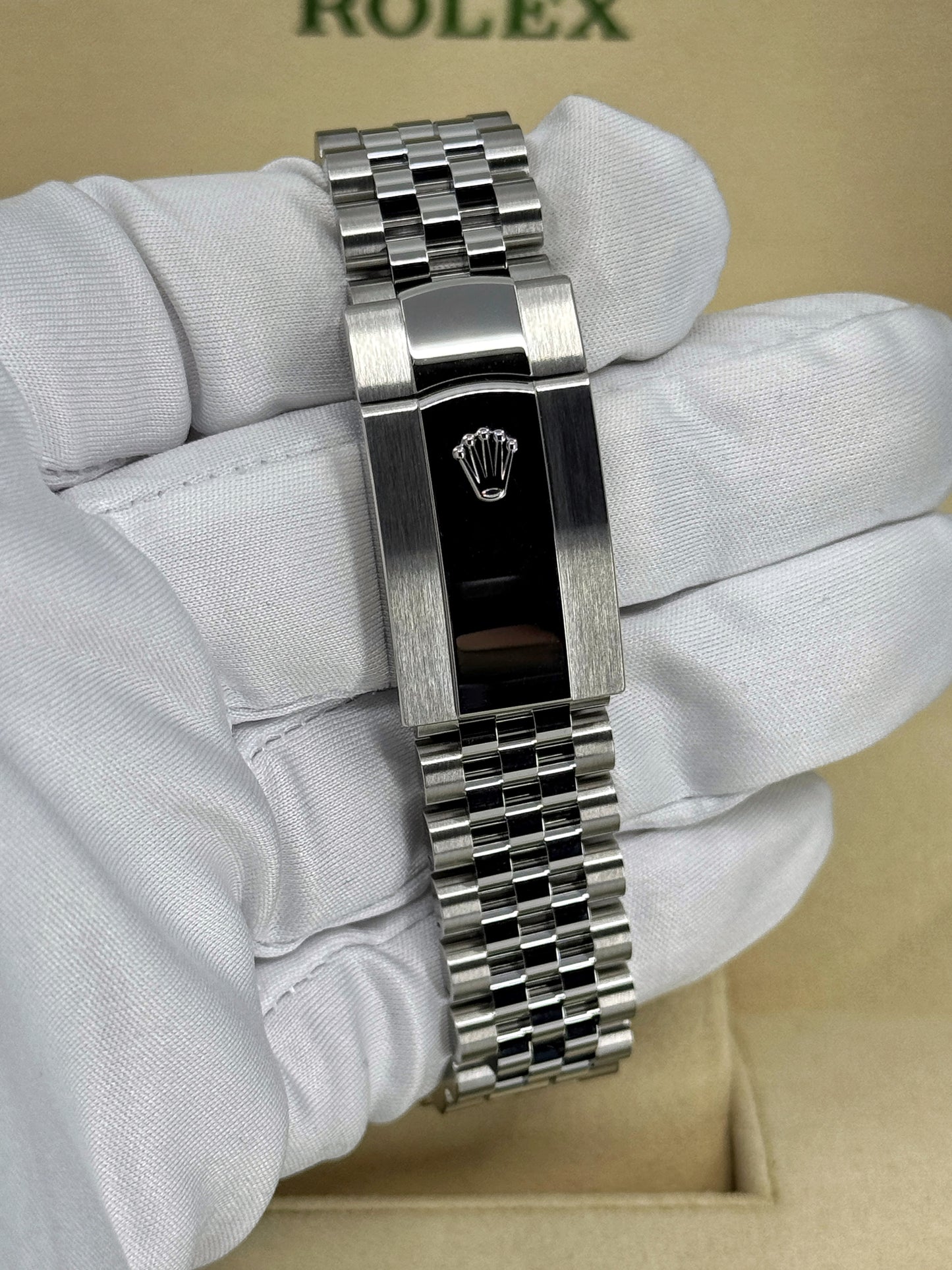 Pre-owned Rolex Datejust 41mm, Stainless Steel, White, Jubilee, Ref# 126334-0010, dated 2024