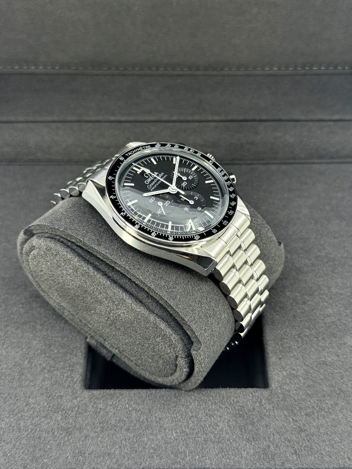 Omega Speedmaster Professional Moonwatch, 42mm, Stainless Steel, Hesalite, Black, Ref# 310.30.42.50.01.001, dated 2026