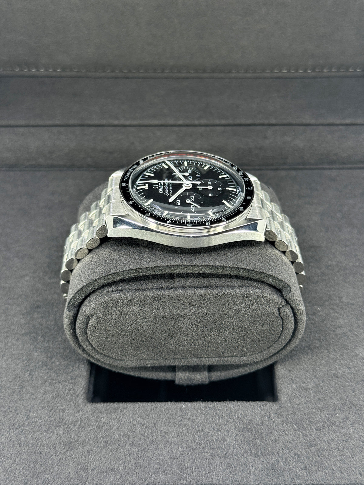 Omega Speedmaster Professional Moonwatch, 42mm, Stainless Steel, Hesalite, Black, Ref# 310.30.42.50.01.001, dated 2026