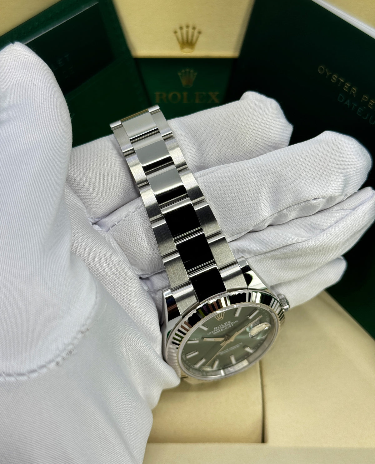 Rolex Datejust 41mm, Stainless Steel, Green, Oyster, Ref# 126334-0027, dated 2026