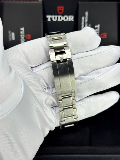 Tudor Black Bay 54 37mm, Black, Ref# 79000N-0001, dated 2025