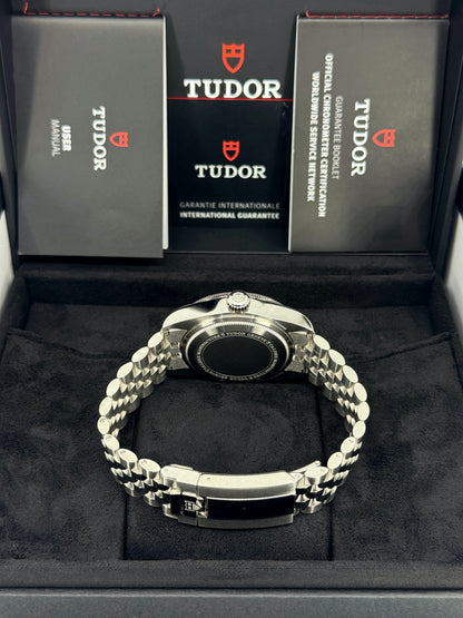 Tudor Black Bay 41mm, Black, Ref# 7941A1A0RU-0003, dated 2025