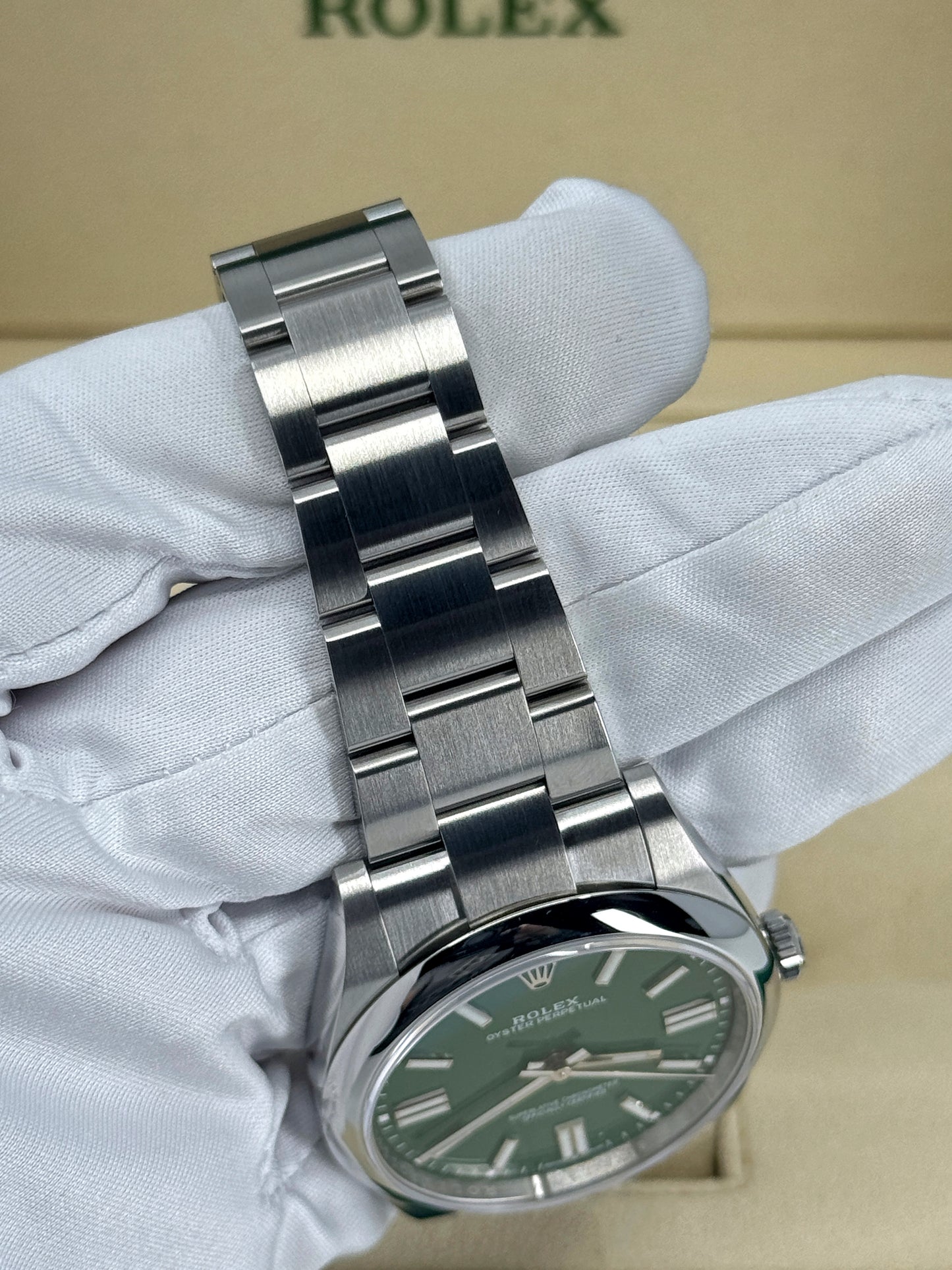 Pre-owned Rolex Oyster Perpetual 41mm, Stainless Steel, Green, Ref# 124300-0005, dated 2023