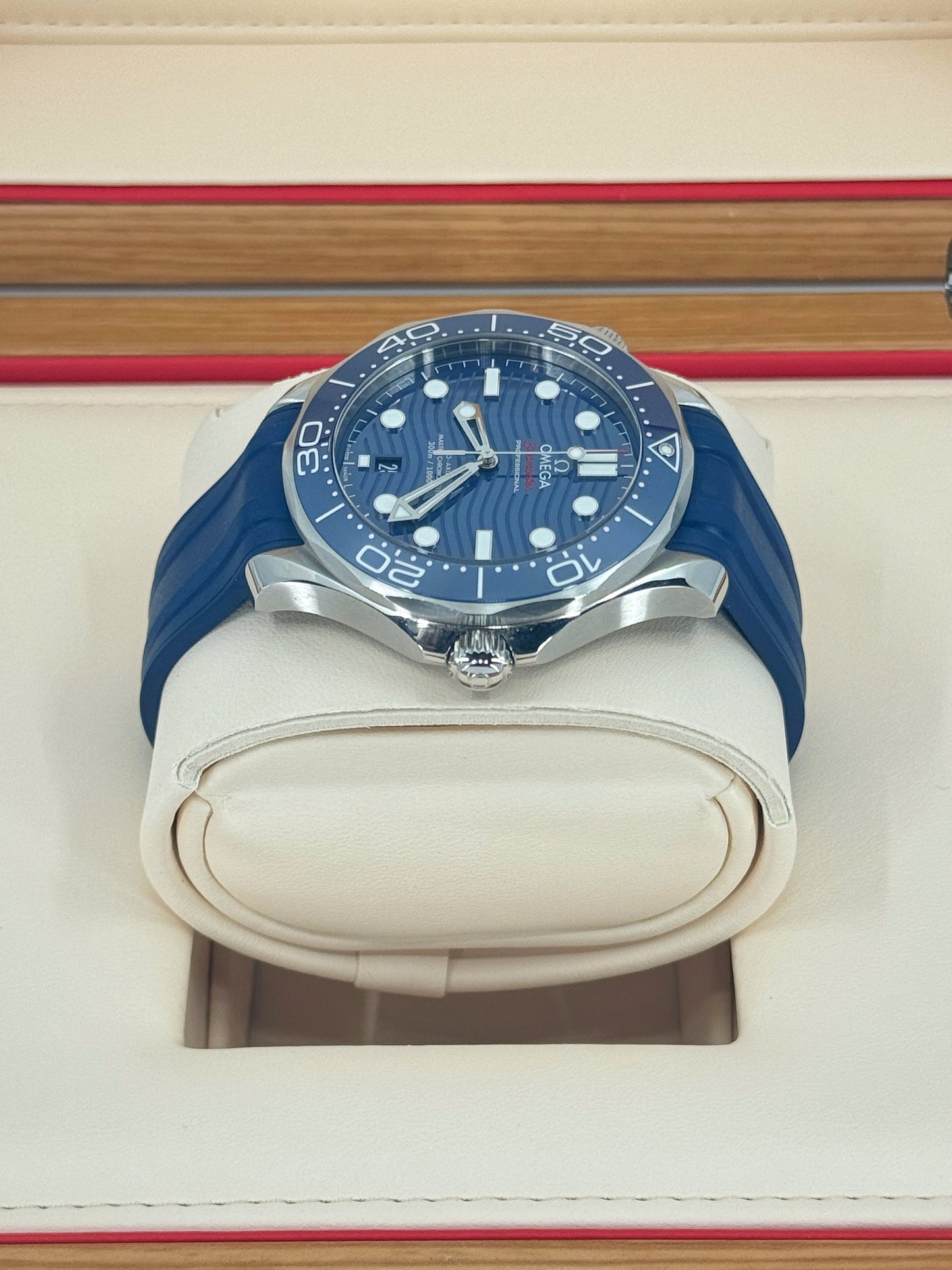 Pre-owned Omega Seamaster Diver 300M, 42mm, Steel on Rubber Strap, Blue, Ref# 210.32.42.20.03.001, dated 2022