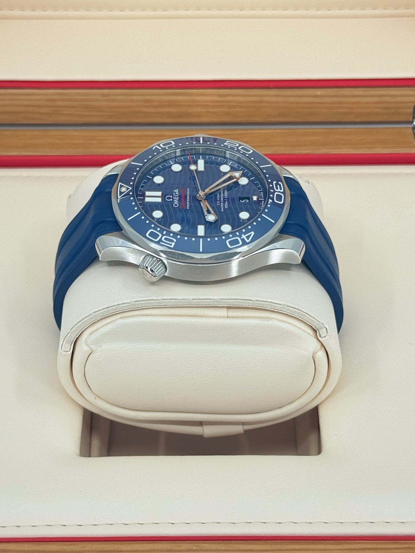 Pre-owned Omega Seamaster Diver 300M, 42mm, Steel on Rubber Strap, Blue, Ref# 210.32.42.20.03.001, dated 2022