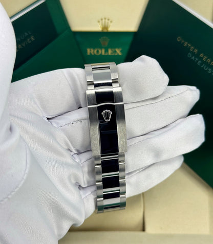 Rolex Datejust 41mm, Stainless Steel, Green, Oyster, Ref# 126300-0019, dated 2026