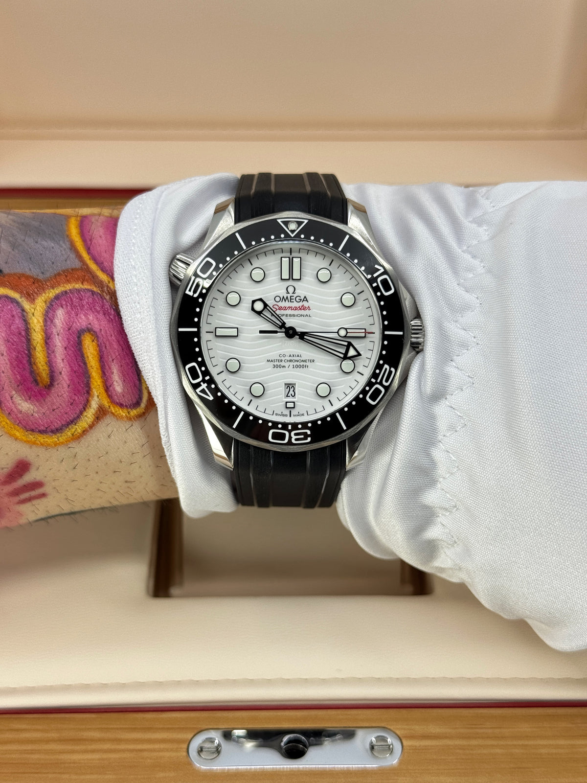 Omega Seamaster Professional Diver 300M, 42mm, Stainless Steel, White, Ref# 210.32.42.20.04.001, dated 2026