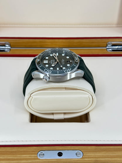 Omega Seamaster Professional Diver 300M, 42mm, Stainless Steel, Green, Ref# 210.32.42.20.10.001, dated 2026