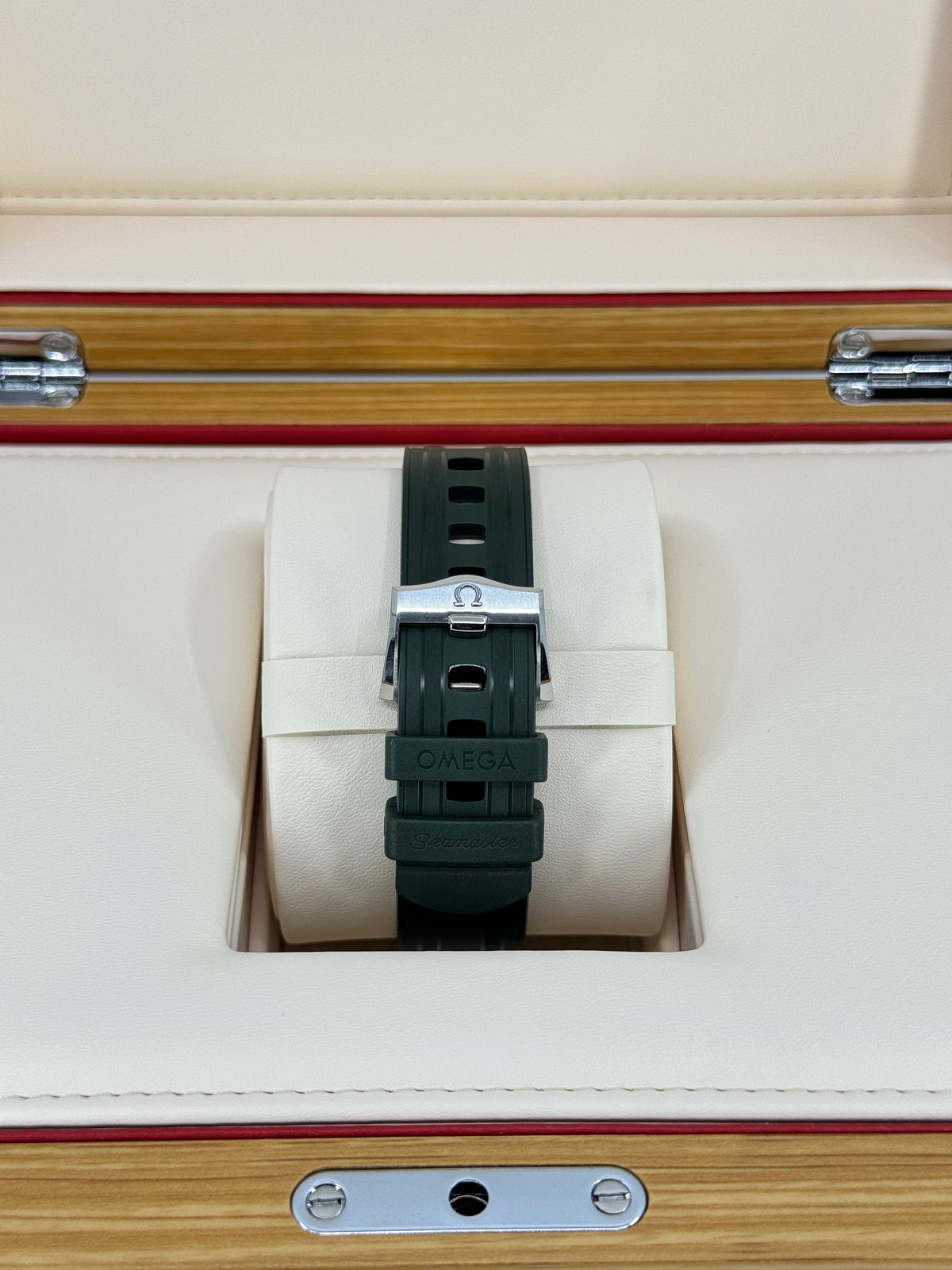 Omega Seamaster Professional Diver 300M, 42mm, Stainless Steel, Green, Ref# 210.32.42.20.10.001, dated 2026