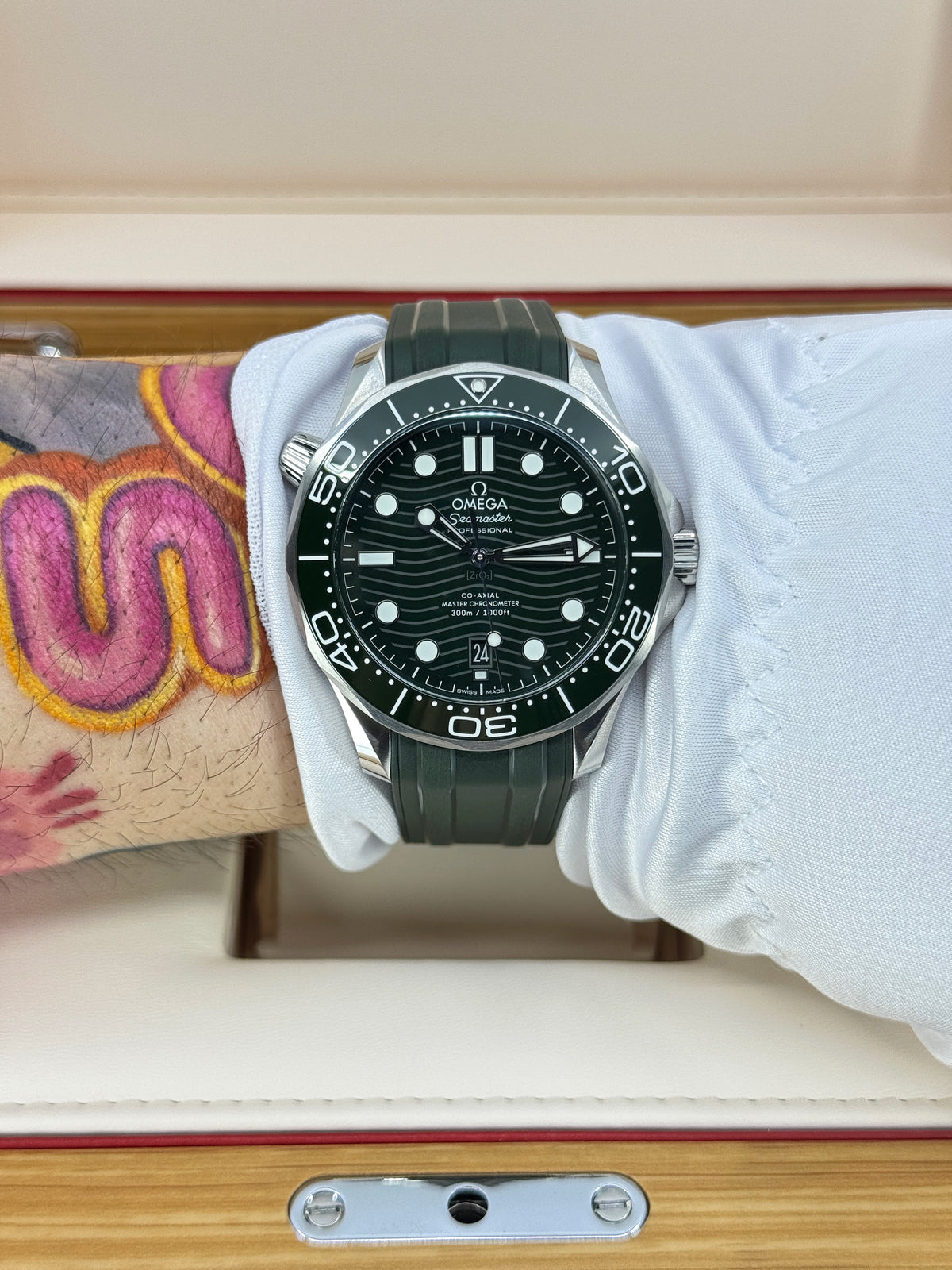 Omega Seamaster Professional Diver 300M, 42mm, Stainless Steel, Green, Ref# 210.32.42.20.10.001, dated 2026
